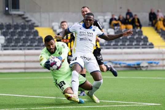 Häckens målvakt Jonathan Ursin Rasheed och Sirius