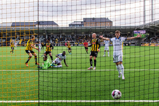 Sirius Christian Kouakou gör 3-3 bakom Häckens Jonathan