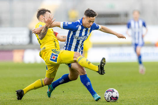 Sundsvalls Pontus Silfwer och IFK Göteborgs Hussein Carneil