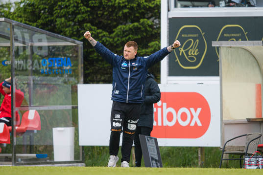 John Arne Riise, head coach of Avaldnes, celebrates after the 1-0 goal