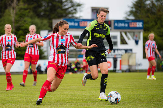Selma Løvås of Avaldnes and Rakel Engesvik of Brann