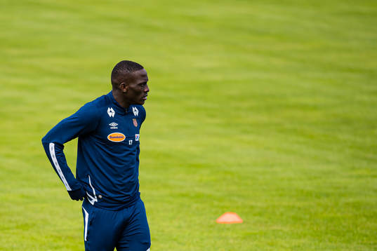 Mamadou Diaw of Aalesund warms up ahead of the Eliteserien match between Haugesund and Aalesund on May 29, 2022 in Haugesund.