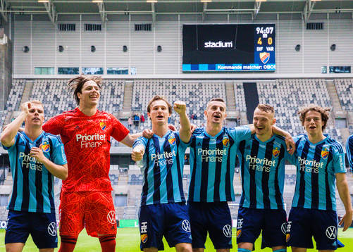 Djurgårdens Elias Andersson, målvakt Jacob Widell