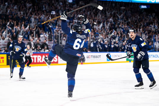 Mikael Granlund of Finland celebrates the 2-1 goal