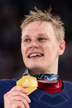 Harri Pesonen of Finland celebrate with the medal