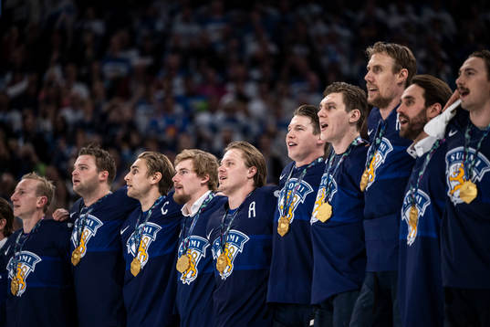 Mikael Granlund of Finland with teammates