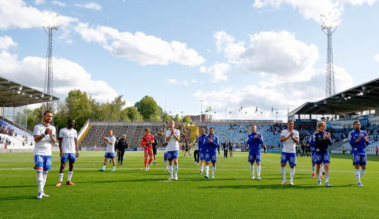 IFK Norrköpings spelare tackar publiken