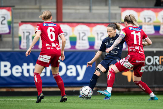 FC Rosengårds Jelena Cankovic mot Piteås Sofia Wännerdahl och Cecilia Edlund