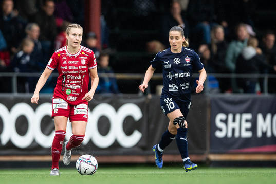 Piteås Fanny Andersson och FC Rosengårds Jelena Cankovic