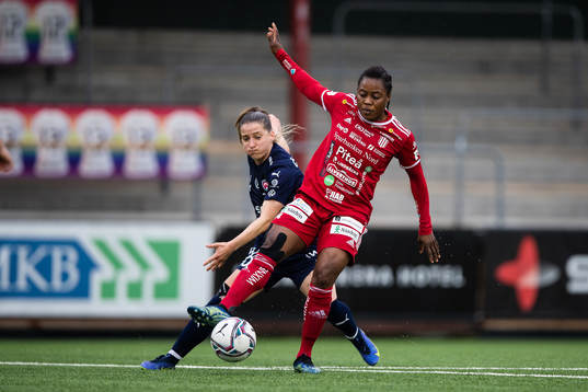 FC Rosengårds Jelena Cankovic och Piteås Faith Ikidi