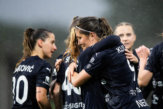 FC Rosengårds Loreta Kullashi jublar efter 1-0