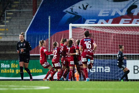 Piteås spelare jublar efter 1-1