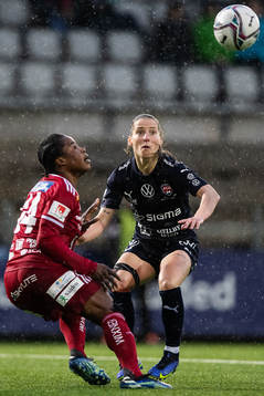 FC Rosengårds Jelena Cankovic och Piteås Faith Ikidi