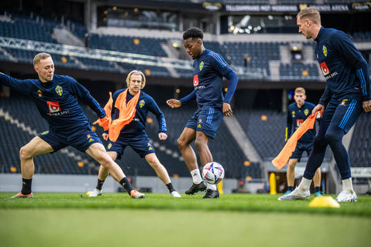 Joel Andersson, Anthony Elanga and Robin Olsen of the Swedish national football team