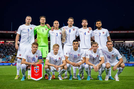  Erling Braut Haaland, goalkeeper Ørjan Håskjold Nyland, Leo Skiri Østigård, Sander Berge, Stefan Strandberg and Joshua King. Front left: Martin Ødegaard, Birger Meling, Mohamed Elyounoussi, Marcus Holmgren Pedersen and Fredrik Aursnes.