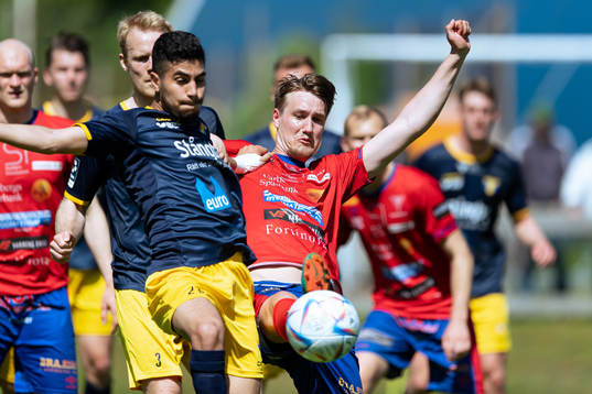 Torns Amir Ayari och Tvååkers Hugo Svensson