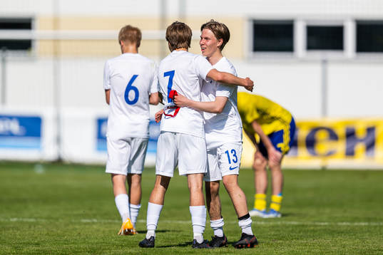 Finlands Aaro Toivonen och Otso Liimatta jublar