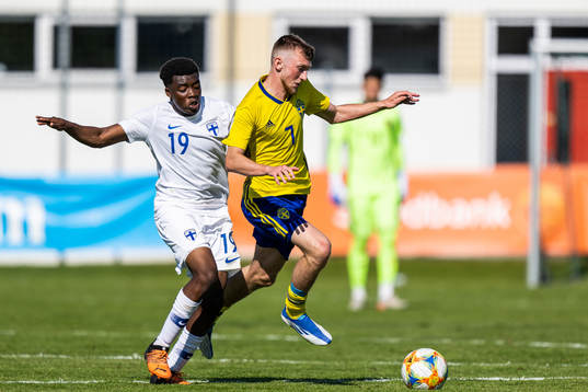 Finlands Badreddine Bushara och Sveriges Kalle Selin Stregart