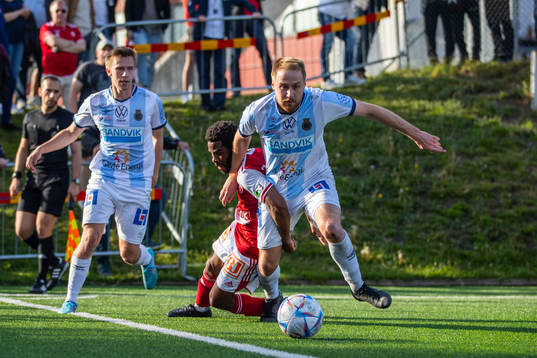 Sandvikens John Junior Igbarumah och Gefles Oscar Lundin