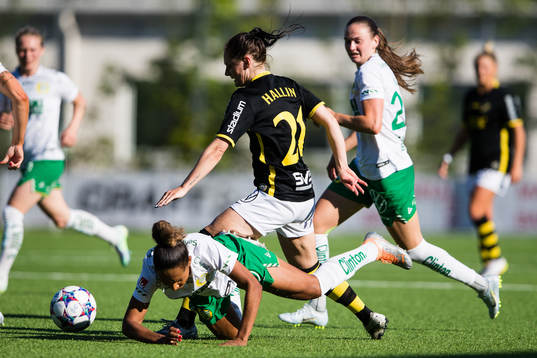s Linda Hallin under fotbollsmatchen i Damallsvenskan mellan Hammarby och AIK den 5 juni 2022 i Stockholm. 