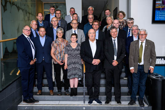 2020 års medaljörer poserar för en gruppbild