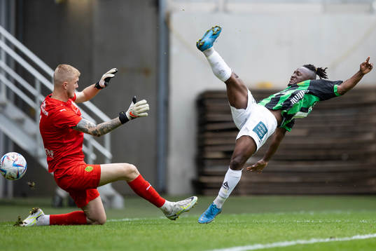 Olympics målvakt Jesper Andersson och GAIS Michael Kargbo