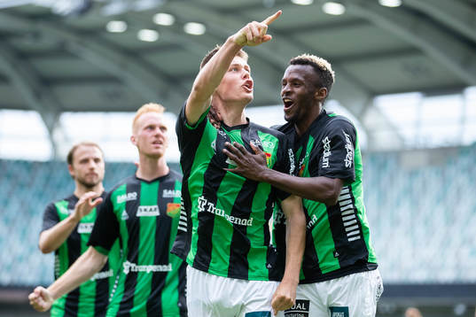 GAIS Axel Henriksson jublar ihop med Rickard Emeka Friday efter kvittering till 2-2