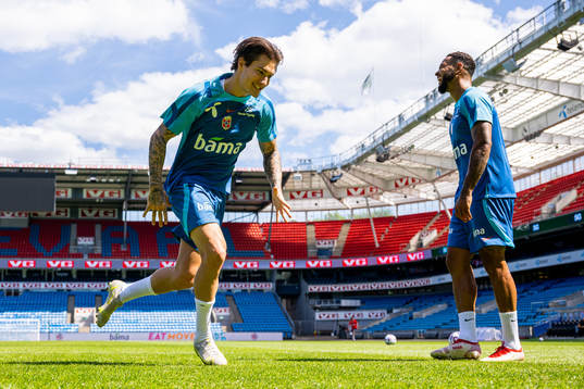 Mathias Normann and Joshua King of the Norwegian national football team