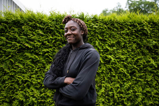 Charité Mumbongo poserar för ett porträtt