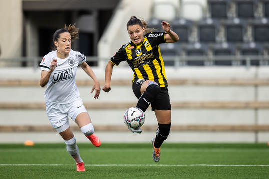 Eskilstuna Uniteds Anna Oskarsson och Häckens Johanna Rytting Kaneryd