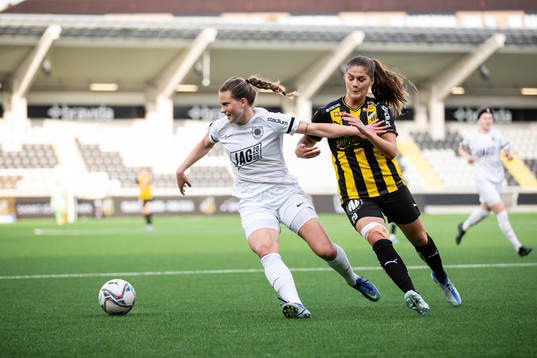 Eskilstuna Uniteds Elise Stenevik och Häckens Mille Gejl