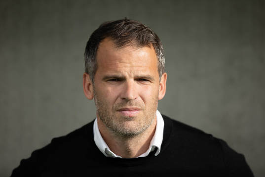 Häckens tränare Robert Vilahamn innan  fotbollsmatchen i