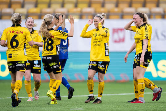 Elfsborgs Sara Jardving och Leann Nyström jublar