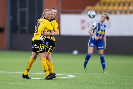 Elfsborgs Linn Sångberg och Ida Backlund jublar
