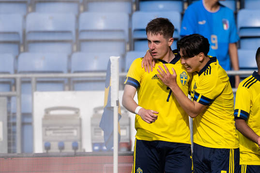 Patrik Wålemark and Eric Kahl celebrate after 1-0