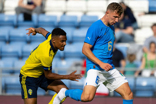 Amin Sarr of Sweden and Matteo Lovato of Italy