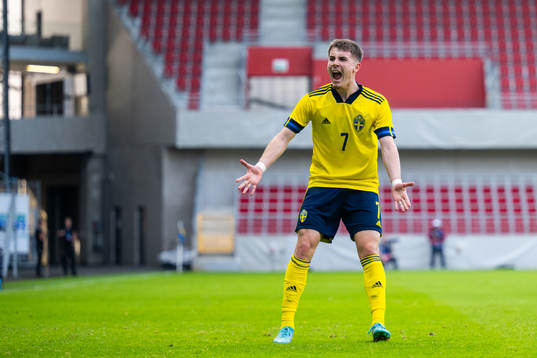 Patrik Wålemark of Sweden reacts