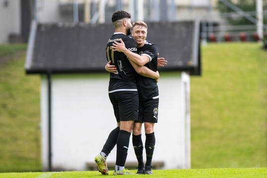 Bellevue's Amar Awdisian och Bellevue Markus Jönsson jublar