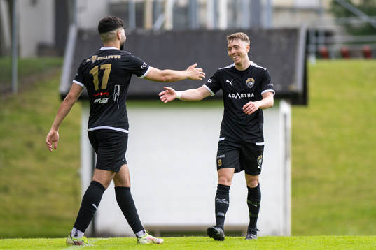 Bellevue's Amar Awdisian och Bellevue Markus Jönsson jublar