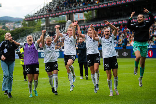 Celine Emilie Nergård, Emilie Nautnes, Synne Skinnes Hansen, Kristine Bjørdal Leine and Lene Christensen of Rosenborg celebrates