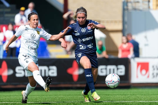 Umeås Briana Campos och FC Rosengårds Loreta Kullashi