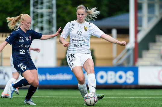 Umeås Henna-Riikka Honkanen och FC Rosengårds Sofie Bruun Bredgaard