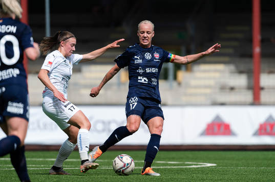 Umeås Vilma Koivisto och FC Rosengårds Caroline Seger