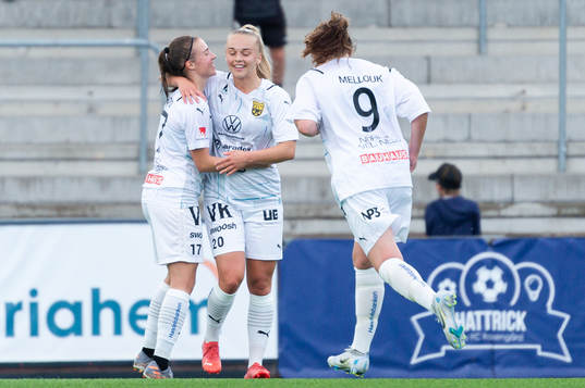 Umeås Villemo Dahlqvist och Vilma Koivisto jublar