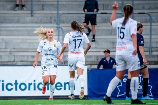 Umeås Villemo Dahlqvist jublar