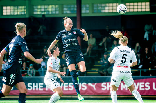 Rosengårds Emma Berglund mot Umeås Wilma Carlsson