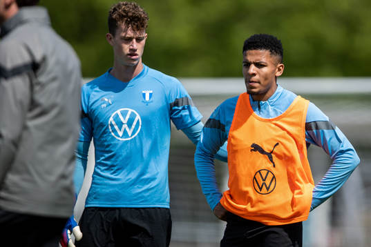 Målvakt Viktor Andersson och Romain Gall