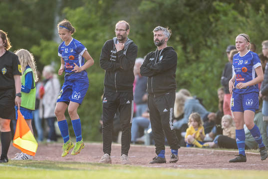 Södra Sandbys Thelma Persson Welin, tränare Otto Persson och assisterande tränare Jeton Halili