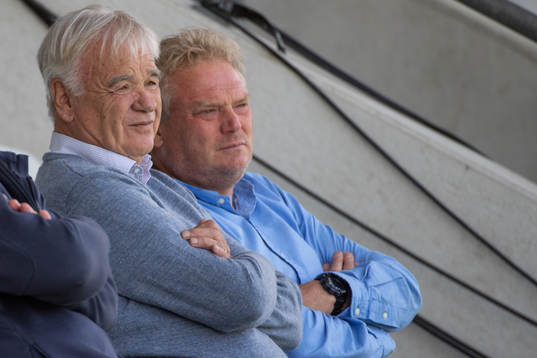 Reine Almqvist och Jörgen Lennartsson på läktaren