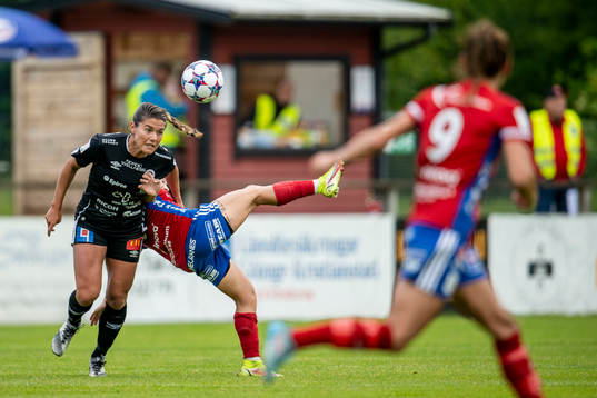 Örebros Jenna Hellstrom och Vittsjös Katrina Gorry